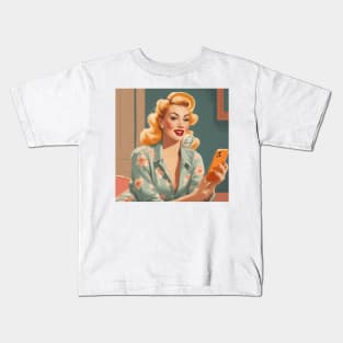 Vintage Floral Shirt Retro Vibe Smartphone Pin up Girl Art Kids T-Shirt